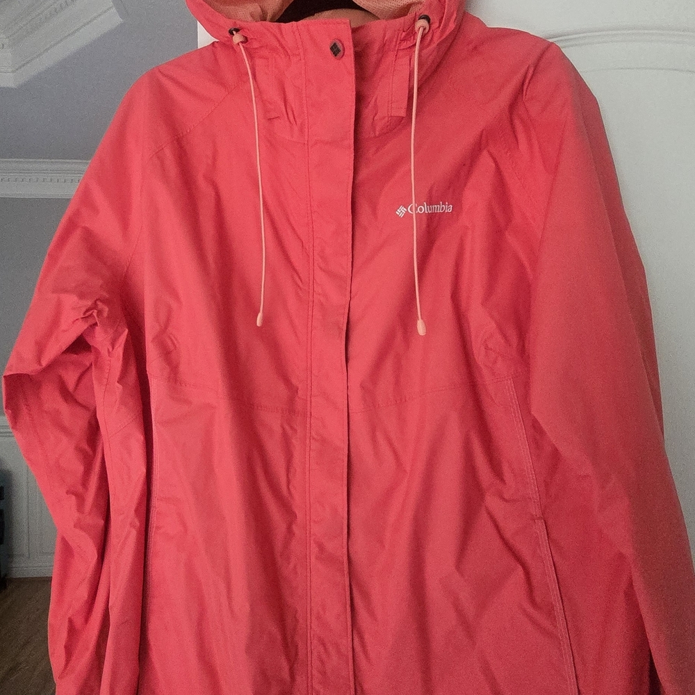 Columbia Women's Vibrant Coral lighweight Rain Jacket